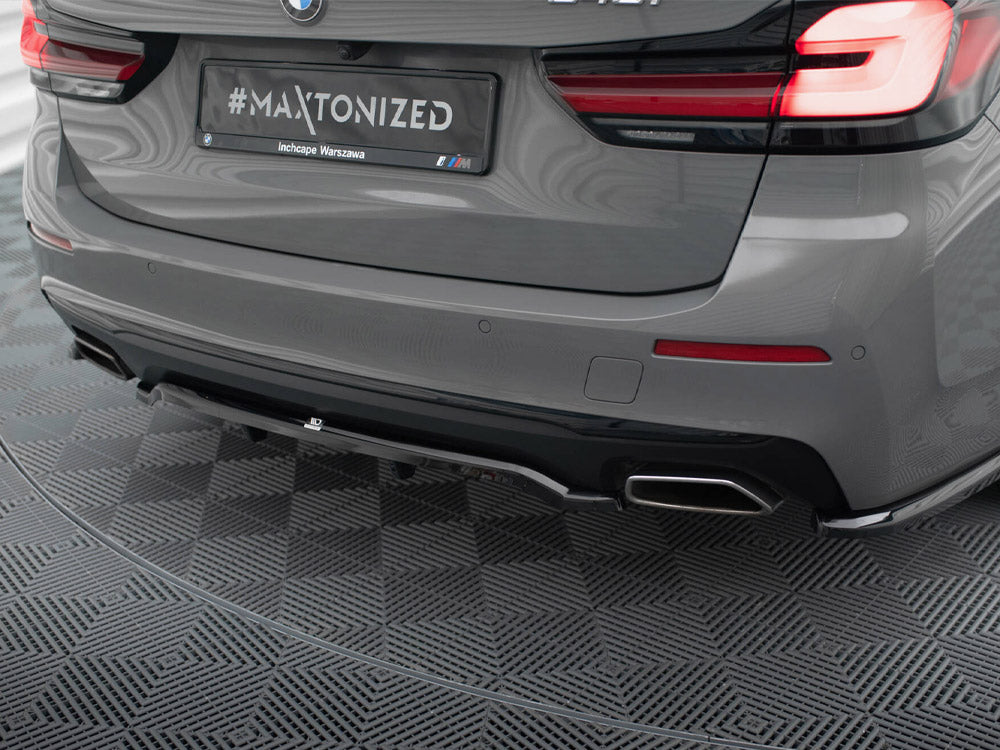 Central Rear Splitter (Vertical Bars) - BMW 5 Series G30 / G31 (Facelift)