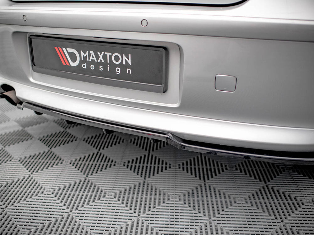 Central Rear Splitter (Vertical Bars) - BMW 1 Series E81 (Facelift)