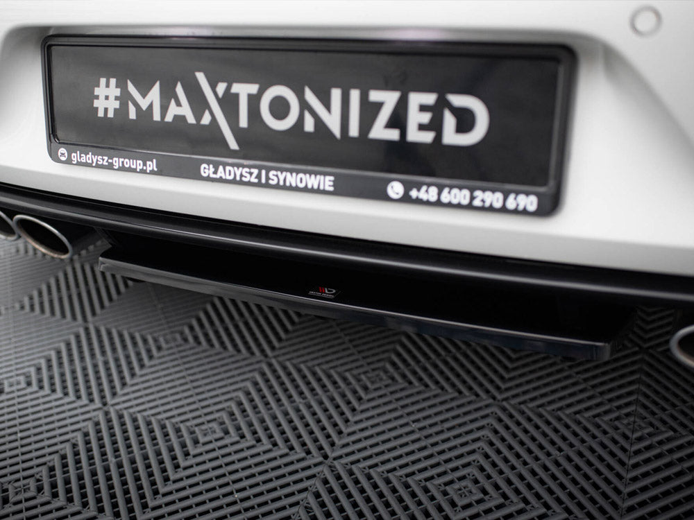 Central Rear Splitter (Vertical Bars) - Volkswagen Golf R Mk7